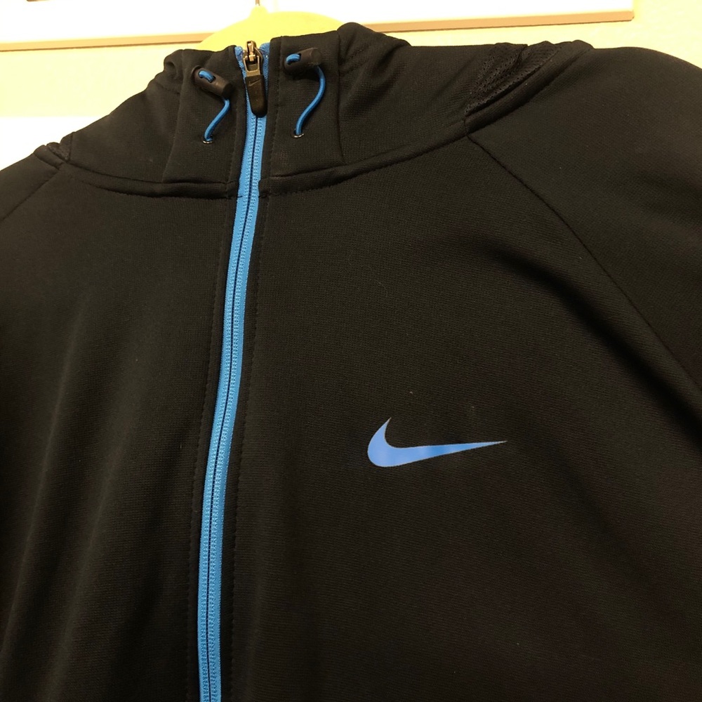 Nike Therma-fit basketball zip up hooded jacket